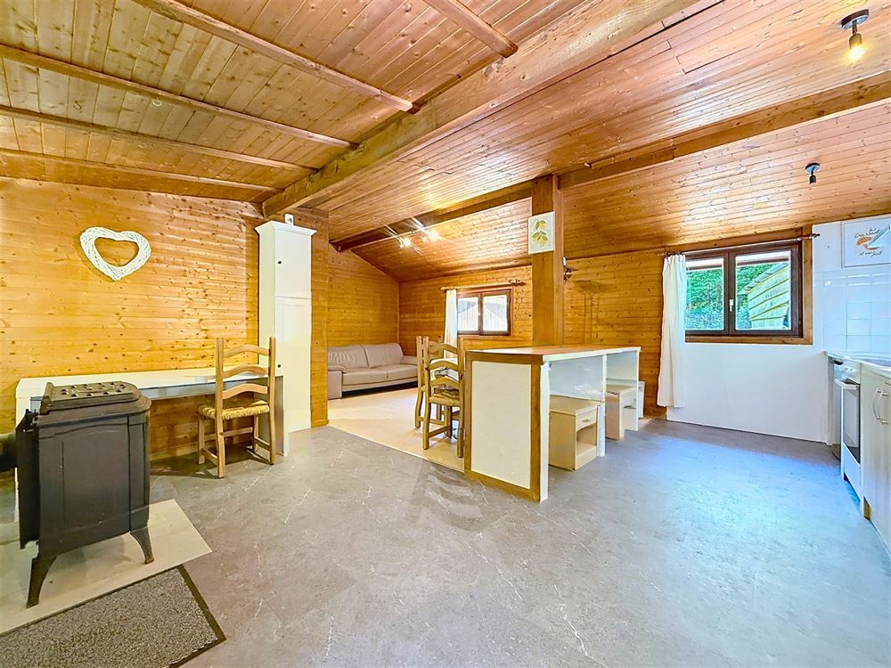 SUPERBE CHALET RÉNOVÉ AU CŒUR D’UN ÉCRIN DE VERDURE