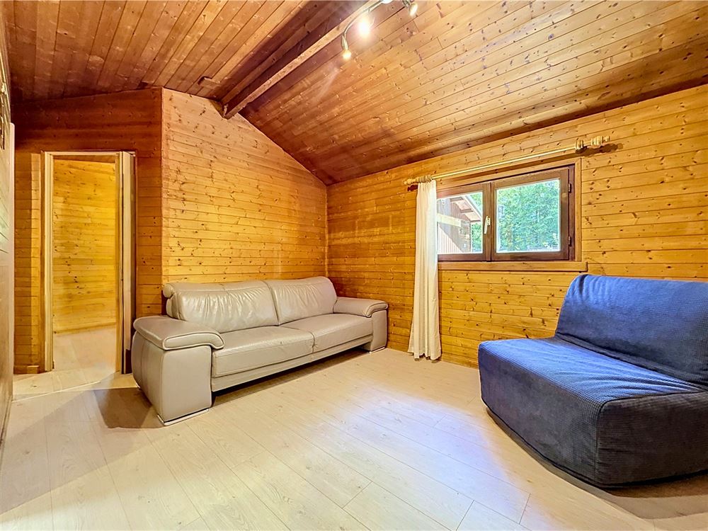 SUPERBE CHALET RÉNOVÉ AU CŒUR D’UN ÉCRIN DE VERDURE