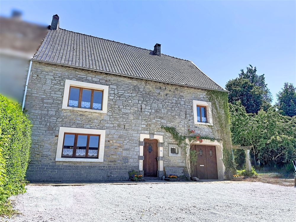 AUTHENTIQUE MAISON EN PIERRE BLEUE – JARDIN – GARAGE