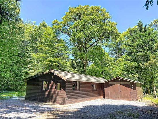 SUPERBE CHALET RÉNOVÉ AU CŒUR D’UN ÉCRIN DE VERDURE