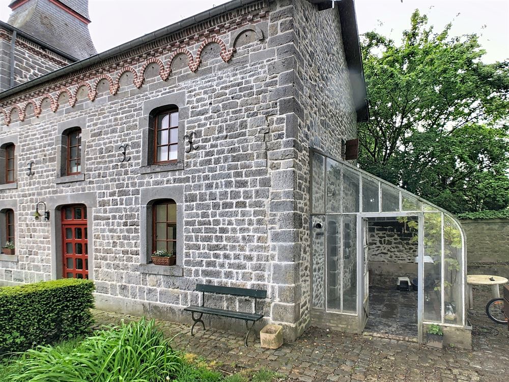 MAISON 3 FACADES3 CHAMBRES ET JARDIN
