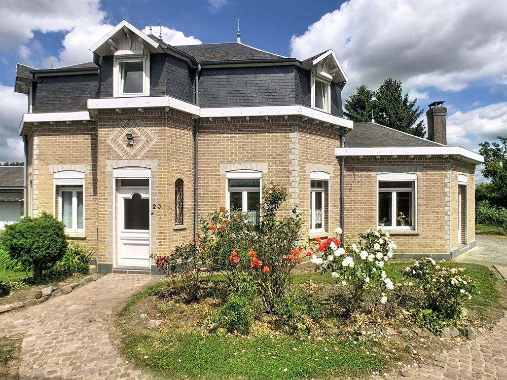 MAISON DE CARACTERE 4 CHAMBRES JARDIN DOUBLE GARAGE