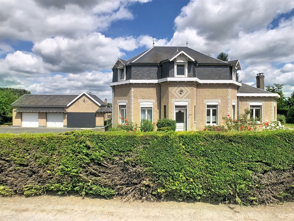 MAISON DE CARACTERE 4 CHAMBRES JARDIN DOUBLE GARAGE