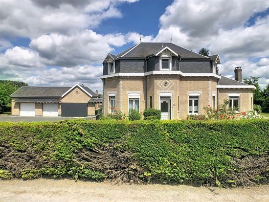 MAISON DE CARACTERE 4 CHAMBRES JARDIN DOUBLE GARAGE