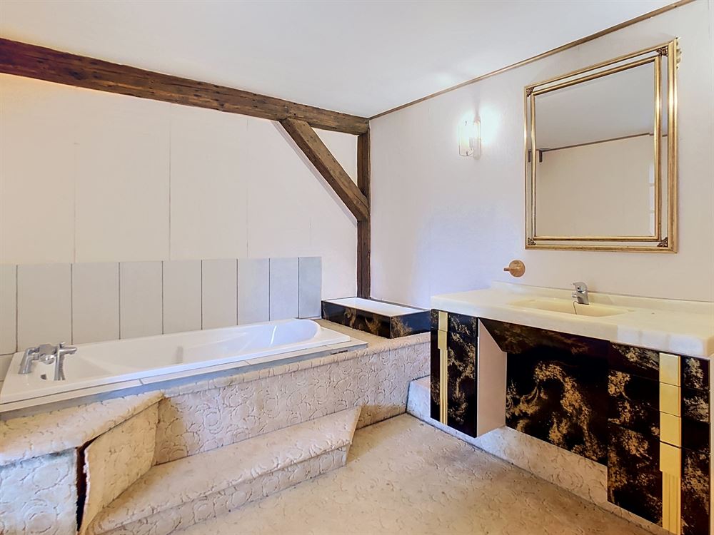 MAISON DE CARACTERE 4 CHAMBRES JARDIN DOUBLE GARAGE