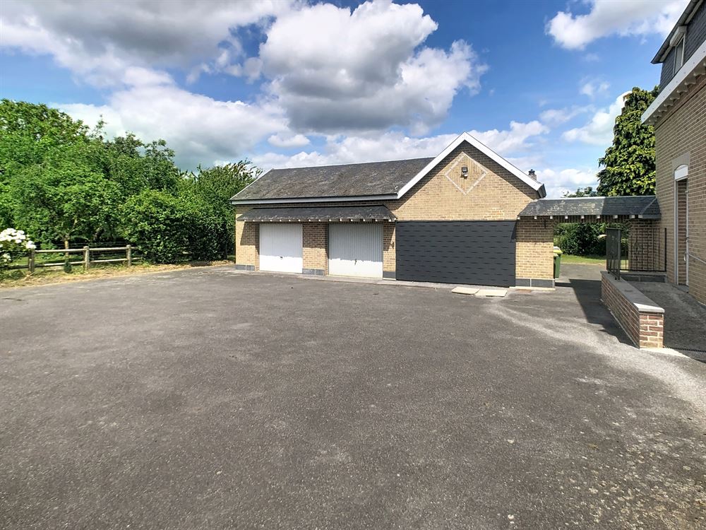 MAISON DE CARACTERE 4 CHAMBRES JARDIN DOUBLE GARAGE