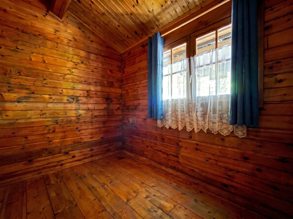 Chalet authentique niché dans un écrin de verdure