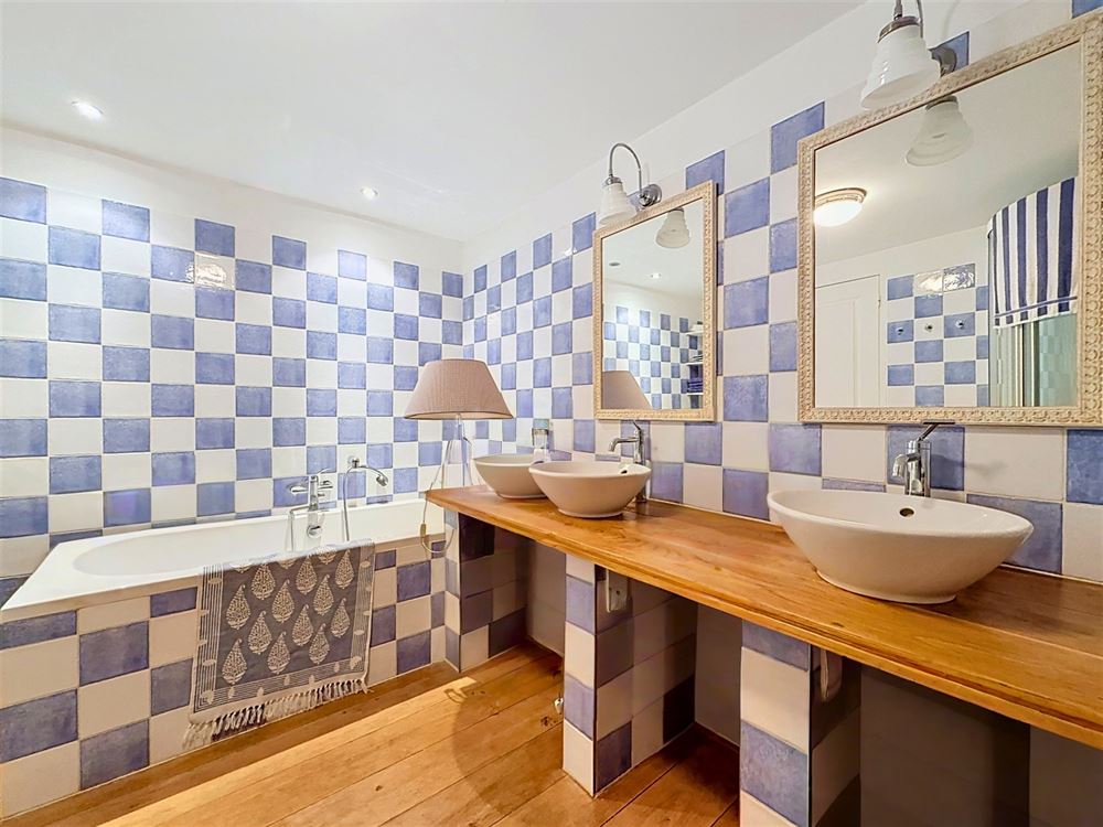 AUTHENTIQUE MAISON DE CAMPAGNE – 4 CHAMBRES – 28,43 ARES