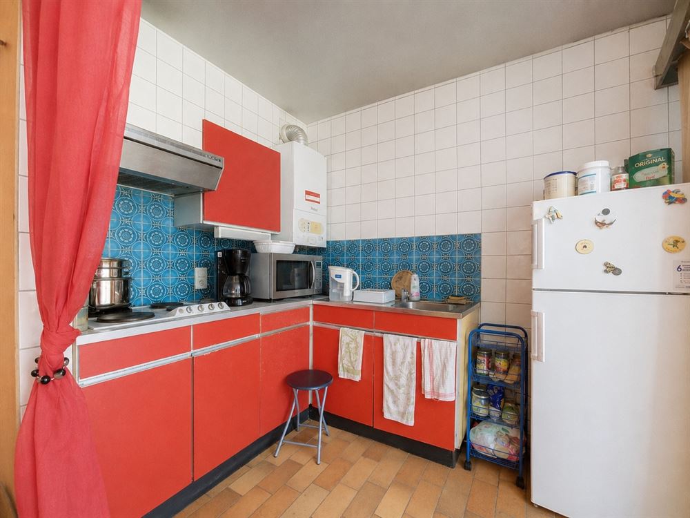 IMMEUBLE DE RAPPORT - COMMERCE - 2 APPARTEMENTS - 2 STUDIOS