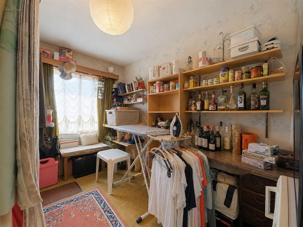 IMMEUBLE DE RAPPORT - COMMERCE - 2 APPARTEMENTS - 2 STUDIOS