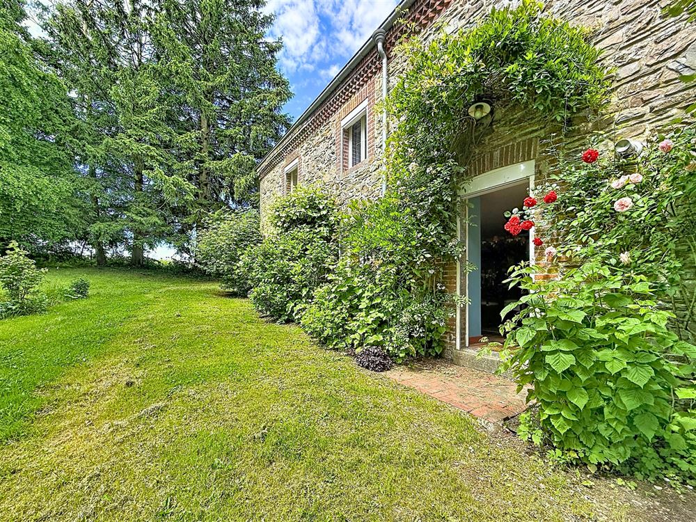 AUTHENTIQUE MAISON DE CAMPAGNE – 4 CHAMBRES – 28,43 ARES