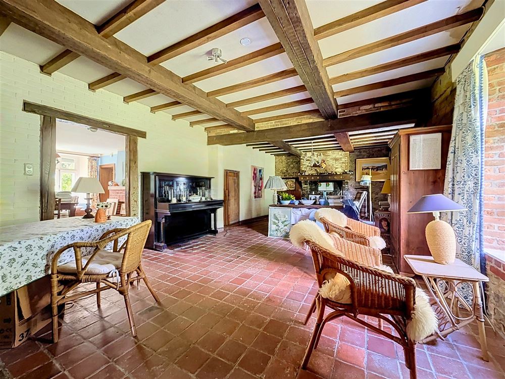 AUTHENTIQUE MAISON DE CAMPAGNE – 4 CHAMBRES – 28,43 ARES