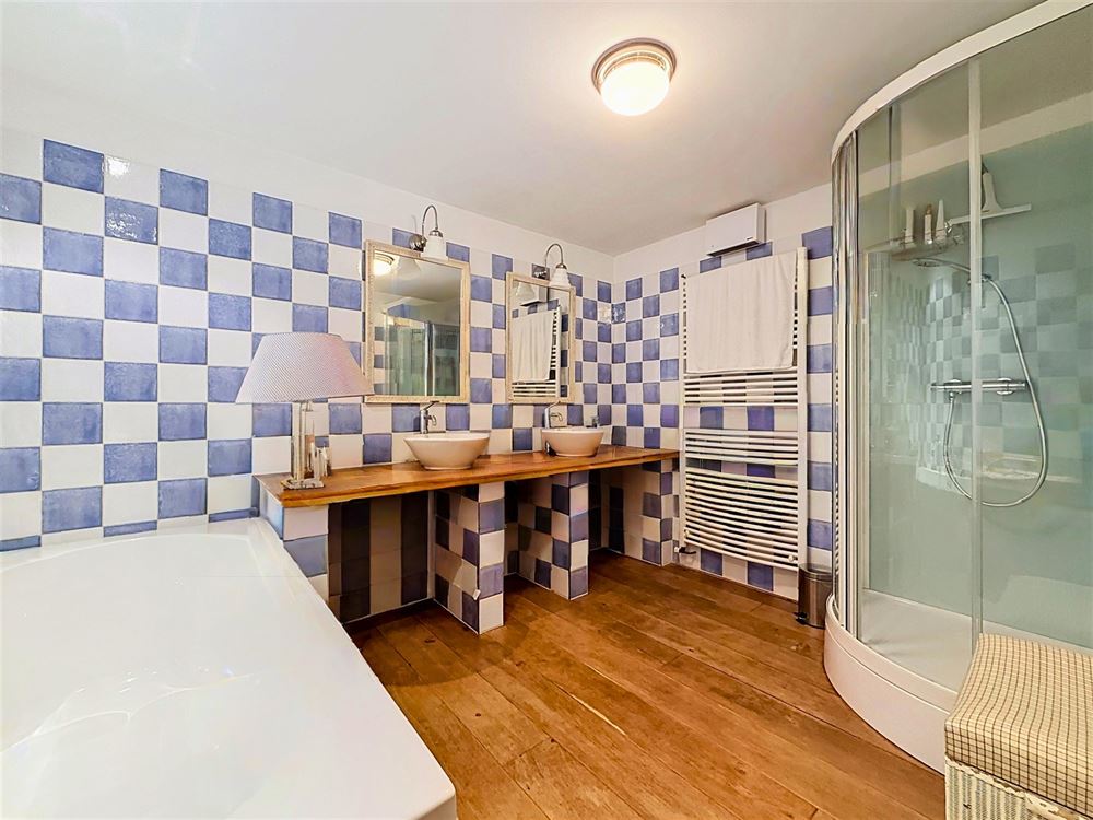 AUTHENTIQUE MAISON DE CAMPAGNE – 4 CHAMBRES – 28,43 ARES