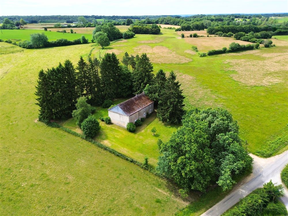 AUTHENTIQUE MAISON DE CAMPAGNE – 4 CHAMBRES – 28,43 ARES