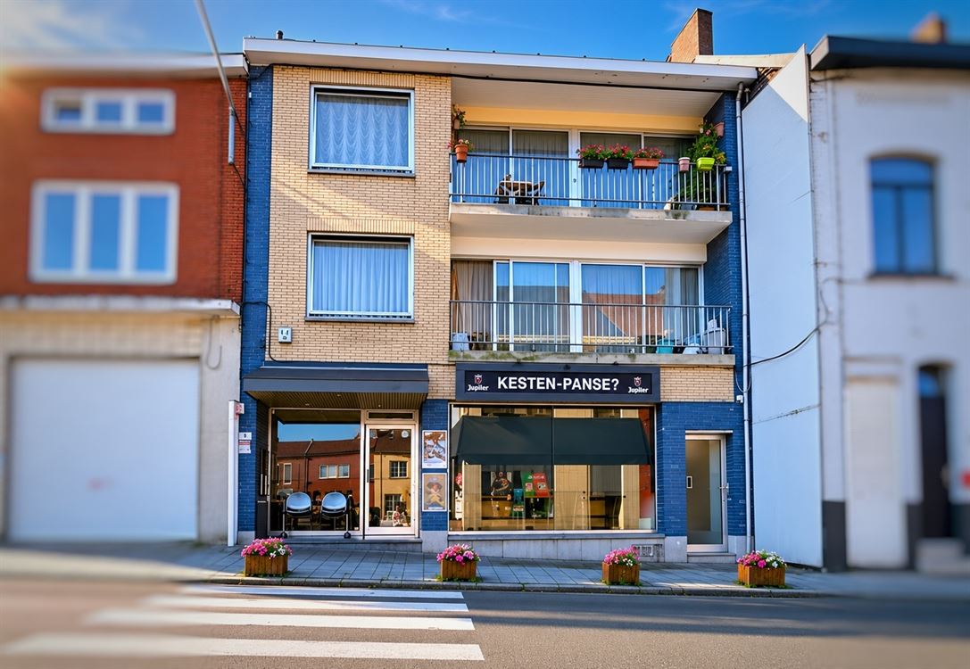 IMMEUBLE DE RAPPORT - COMMERCE - 2 APPARTEMENTS - 2 STUDIOS