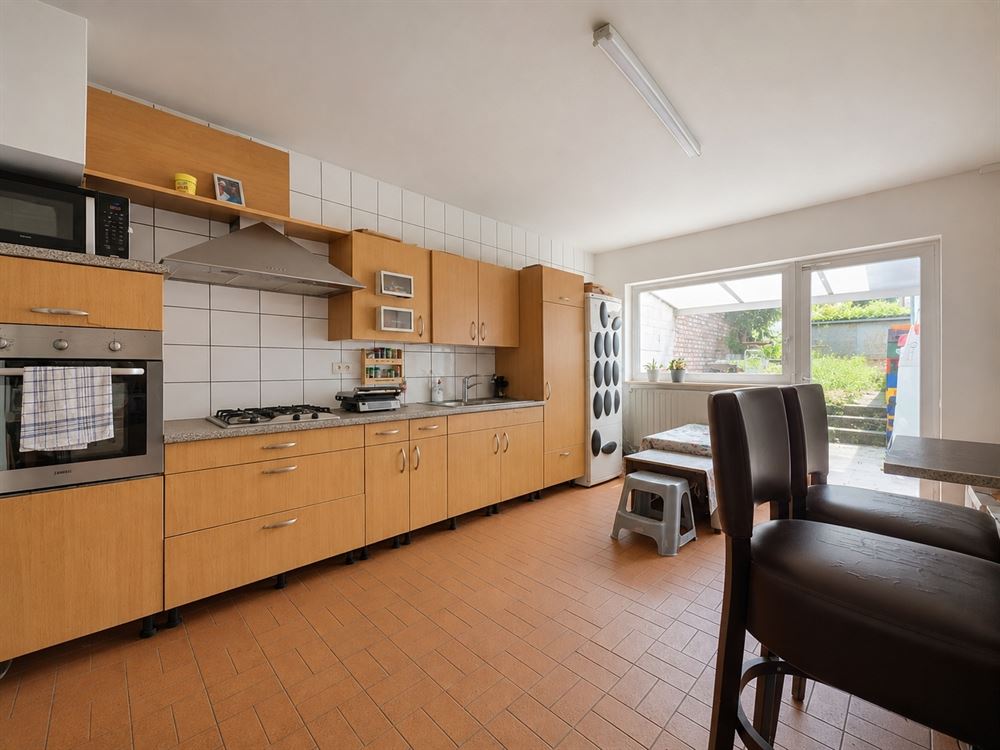 IMMEUBLE DE RAPPORT - COMMERCE - 2 APPARTEMENTS - 2 STUDIOS