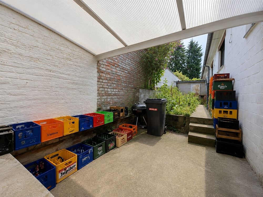 IMMEUBLE DE RAPPORT - COMMERCE - 2 APPARTEMENTS - 2 STUDIOS