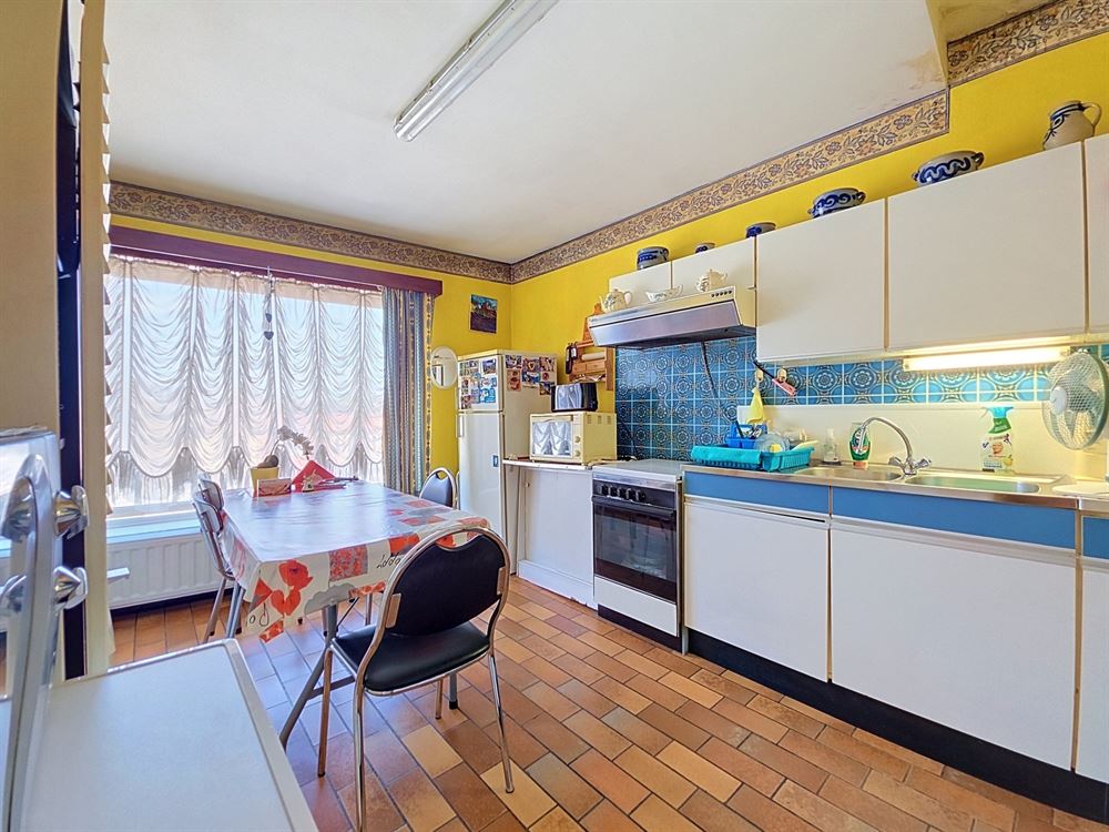 IMMEUBLE DE RAPPORT - COMMERCE - 2 APPARTEMENTS - 2 STUDIOS