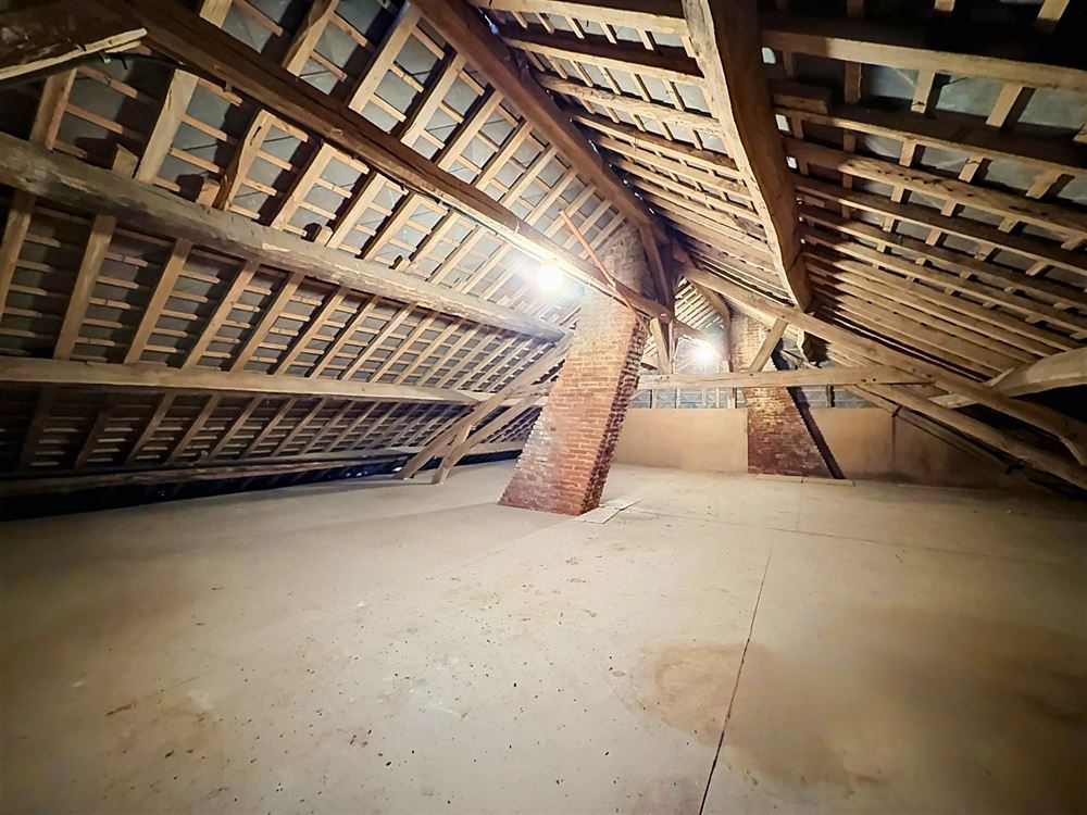 AUTHENTIQUE MAISON DE CAMPAGNE – 4 CHAMBRES – 28,43 ARES