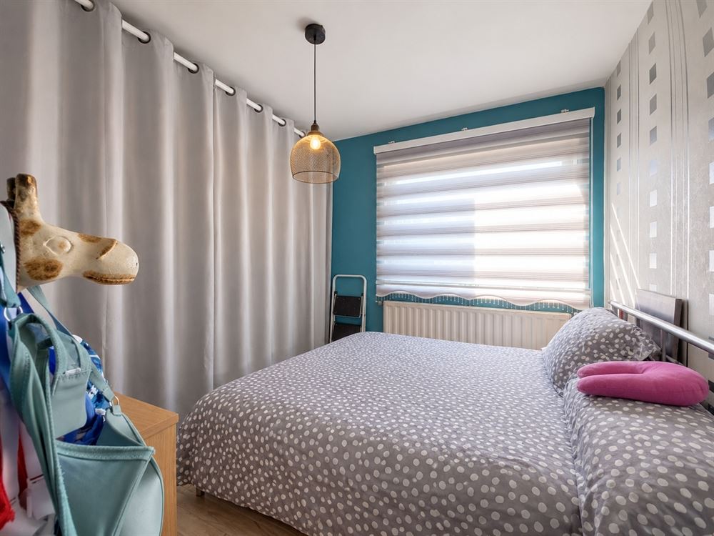 IMMEUBLE DE RAPPORT - COMMERCE - 2 APPARTEMENTS - 2 STUDIOS