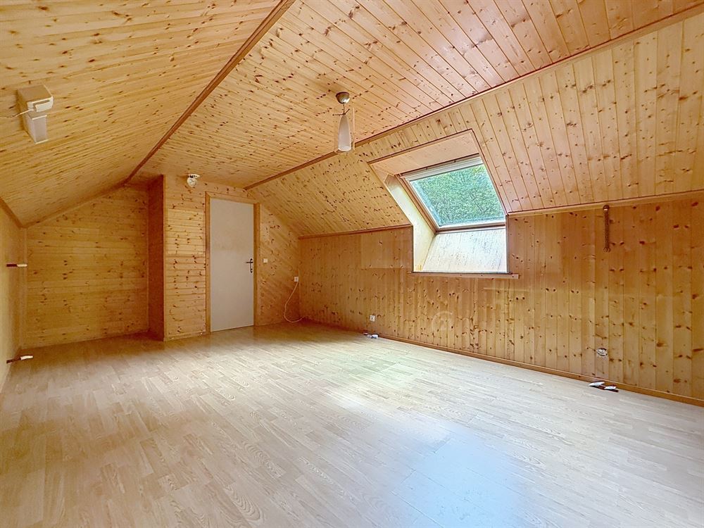 SUPERBE MAISON 4F DANS UN DOMAINE