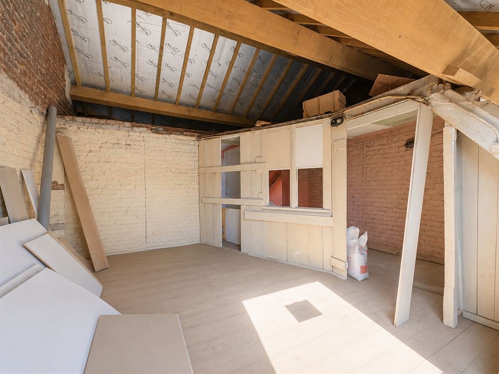 IMMEUBLE DERAPPORT - COMMERCE - 2 APPARTEMENTS - GRENIER AMENAGEABLE