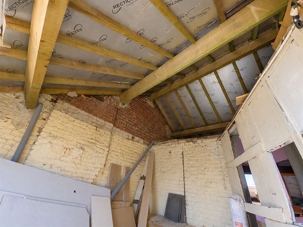 IMMEUBLE DERAPPORT - COMMERCE - 2 APPARTEMENTS - GRENIER AMENAGEABLE