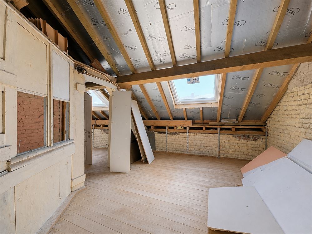 IMMEUBLE DERAPPORT - COMMERCE - 2 APPARTEMENTS - GRENIER AMENAGEABLE