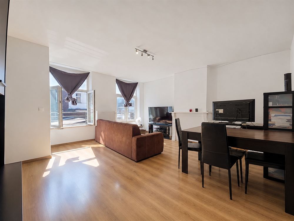 IMMEUBLE DERAPPORT - COMMERCE - 2 APPARTEMENTS - GRENIER AMENAGEABLE
