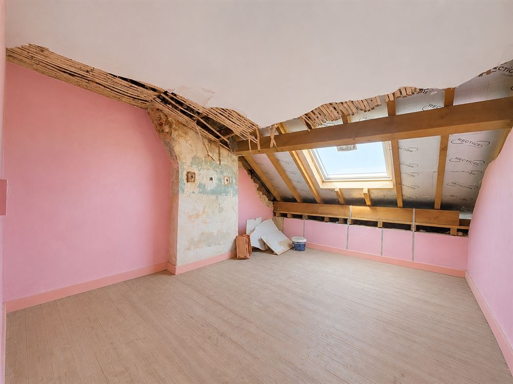IMMEUBLE DERAPPORT - COMMERCE - 2 APPARTEMENTS - GRENIER AMENAGEABLE