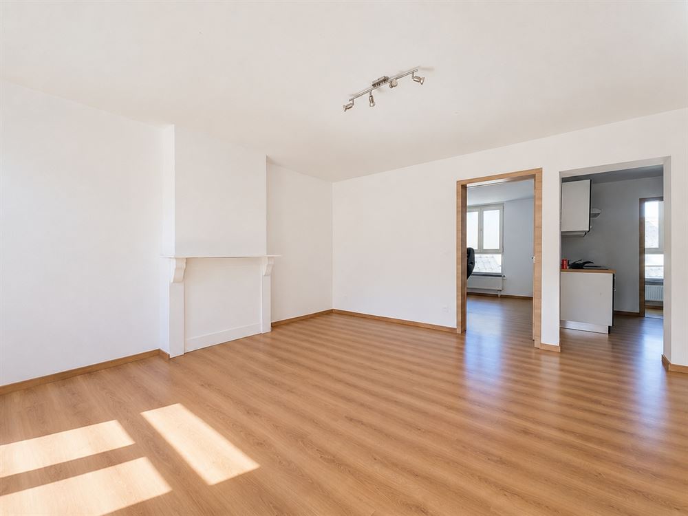 IMMEUBLE DERAPPORT - COMMERCE - 2 APPARTEMENTS - GRENIER AMENAGEABLE
