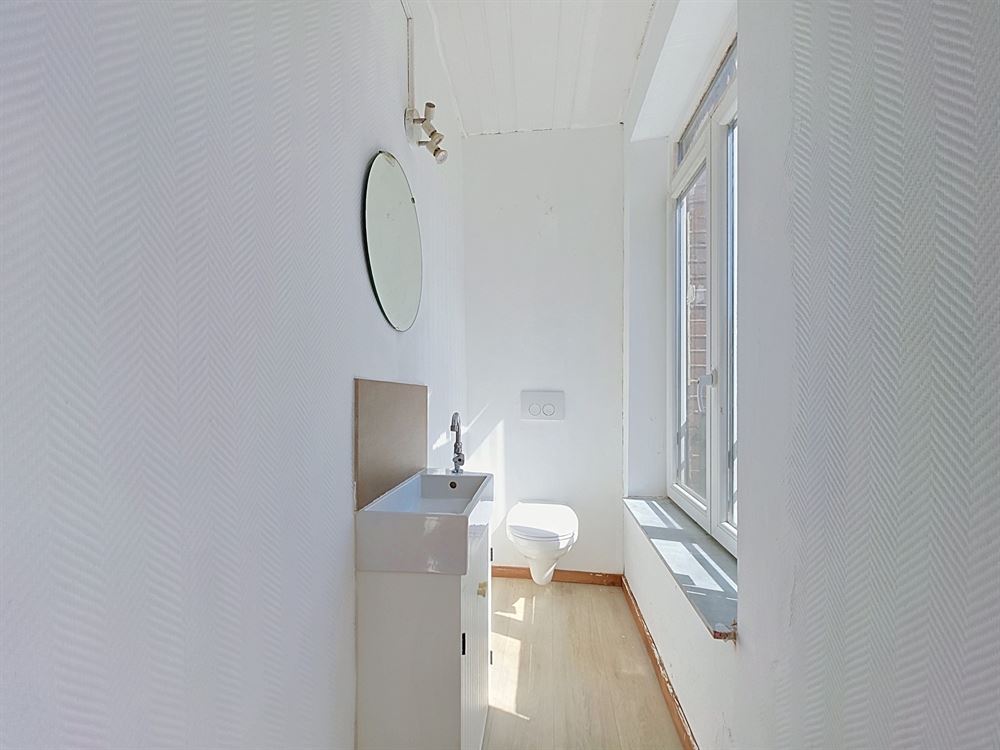 IMMEUBLE DERAPPORT - COMMERCE - 2 APPARTEMENTS - GRENIER AMENAGEABLE