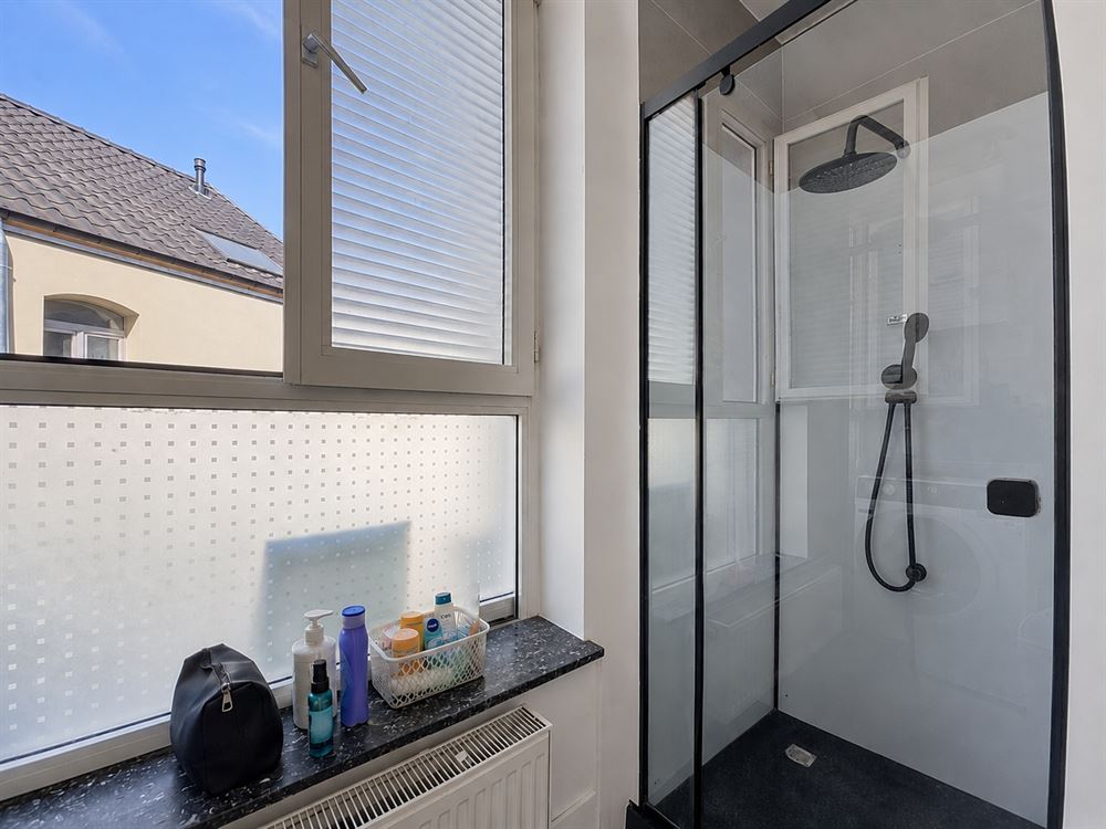 IMMEUBLE DERAPPORT - COMMERCE - 2 APPARTEMENTS - GRENIER AMENAGEABLE