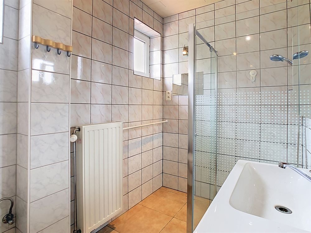 VILLA 3 CHAMBRES + BUREAU AVEC GARAGE ET JARDIN