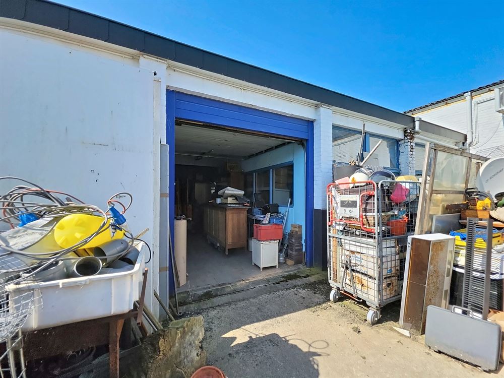 ENTREPÔT 435M² - PARKING - GARAGE- GRENIER