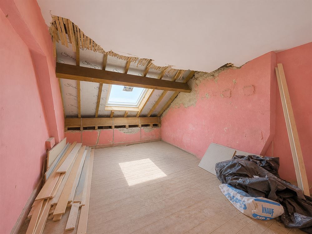 IMMEUBLE DERAPPORT - COMMERCE - 2 APPARTEMENTS - GRENIER AMENAGEABLE
