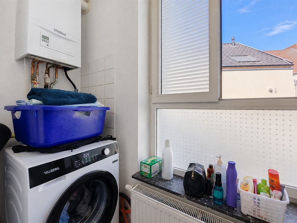 IMMEUBLE DERAPPORT - COMMERCE - 2 APPARTEMENTS - GRENIER AMENAGEABLE