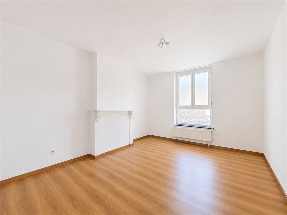 IMMEUBLE DERAPPORT - COMMERCE - 2 APPARTEMENTS - GRENIER AMENAGEABLE