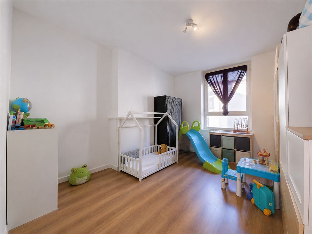 IMMEUBLE DERAPPORT - COMMERCE - 2 APPARTEMENTS - GRENIER AMENAGEABLE