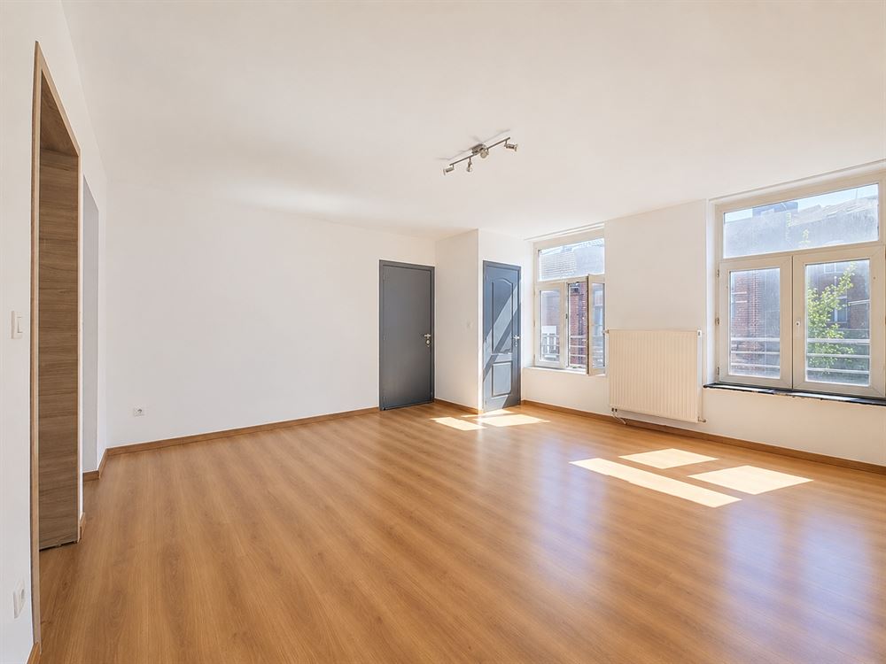 IMMEUBLE DERAPPORT - COMMERCE - 2 APPARTEMENTS - GRENIER AMENAGEABLE