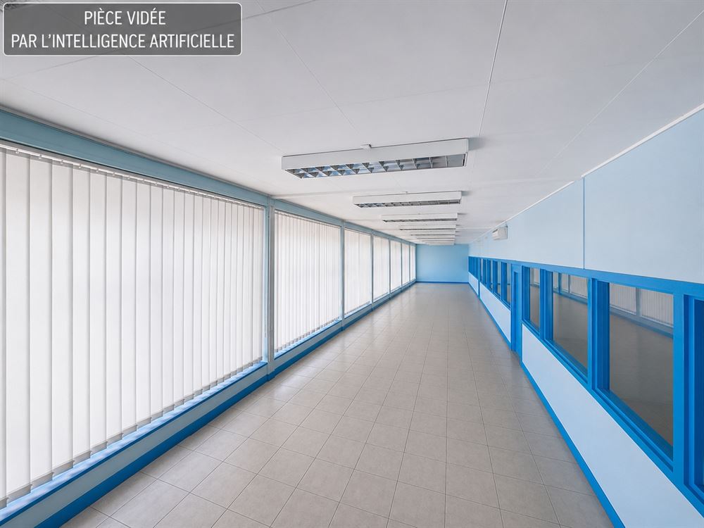 ENTREPÔT 435M² - PARKING - GARAGE- GRENIER
