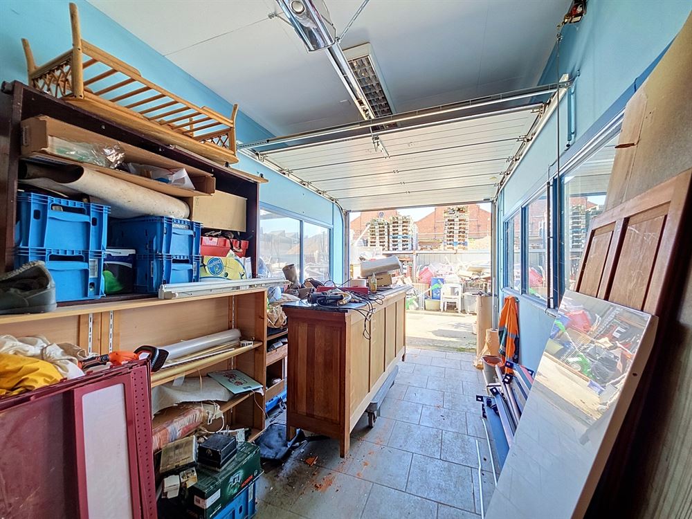 ENTREPÔT 435M² - PARKING - GARAGE- GRENIER