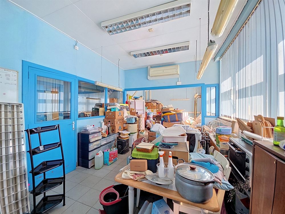 ENTREPÔT 435M² - PARKING - GARAGE- GRENIER