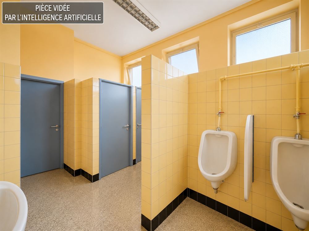 ENTREPÔT 435M² - PARKING - GARAGE- GRENIER