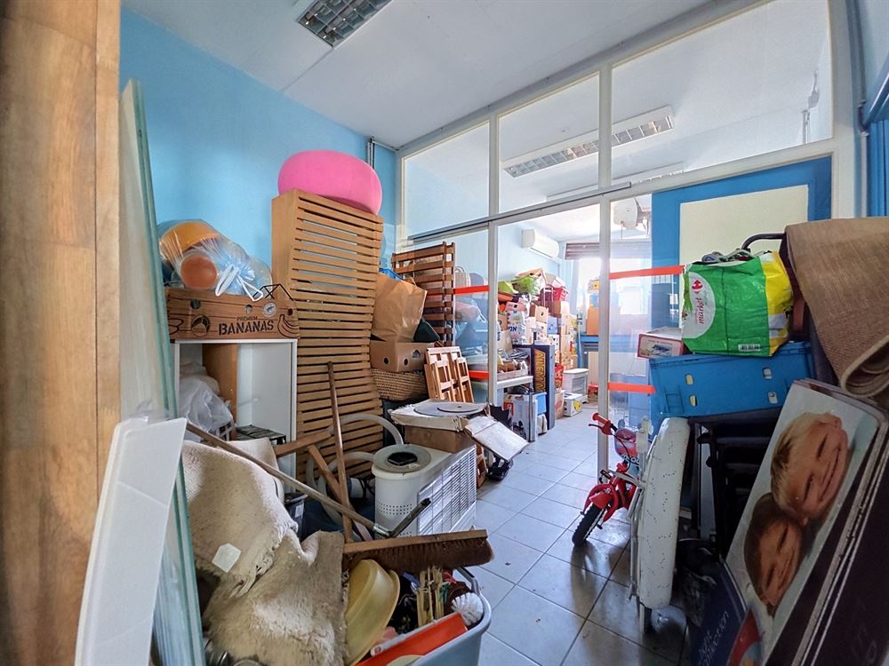 ENTREPÔT 435M² - PARKING - GARAGE- GRENIER