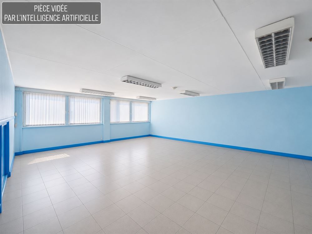 ENTREPÔT 435M² - PARKING - GARAGE- GRENIER