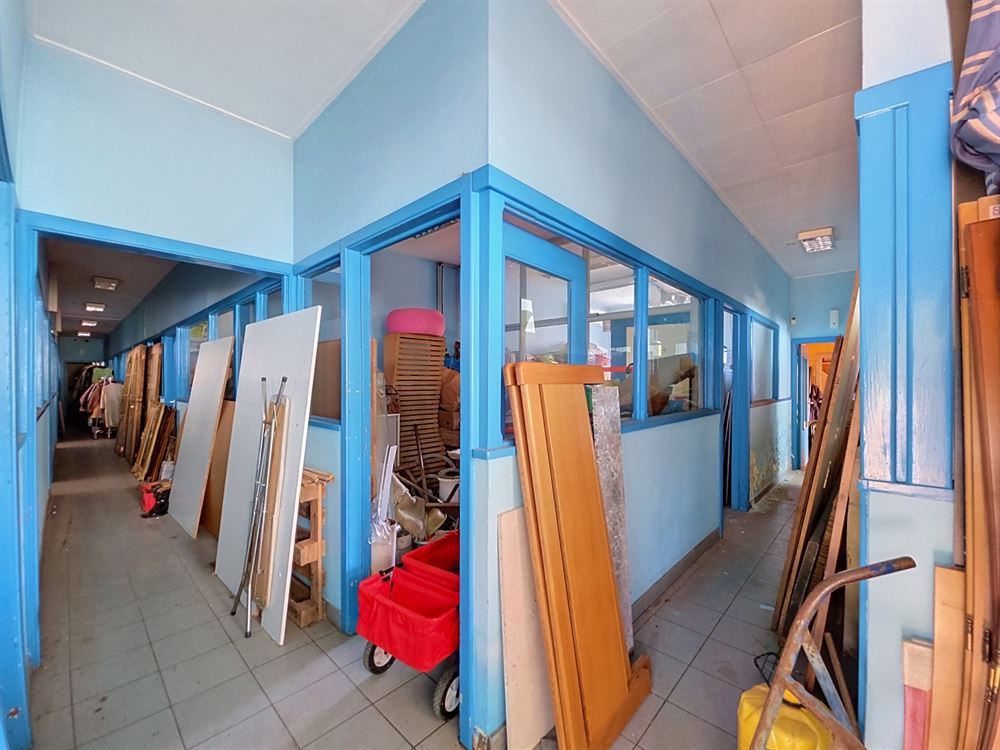 ENTREPÔT 435M² - PARKING - GARAGE- GRENIER