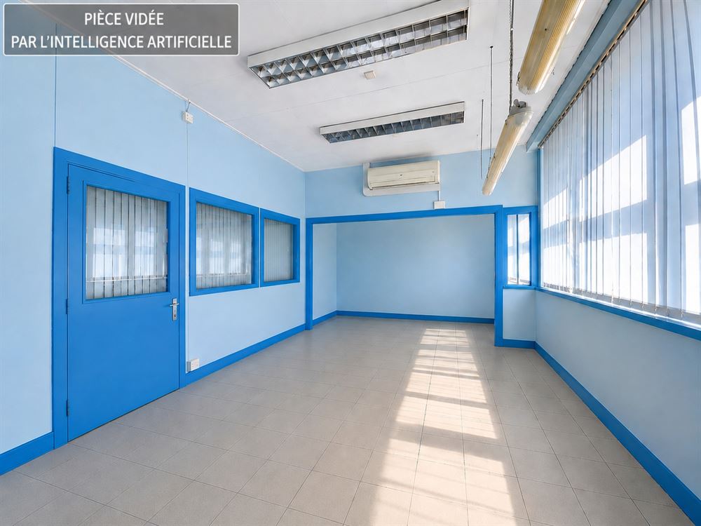 ENTREPÔT 435M² - PARKING - GARAGE- GRENIER