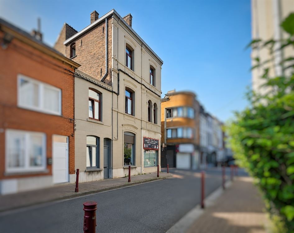MAGNIFIQUE IMMEUBLE DE RAPPORT - COMMERCE + APPARTEMENT 162.5 M²