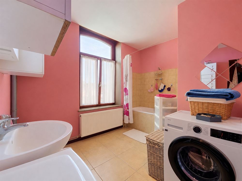 MAGNIFIQUE IMMEUBLE DE RAPPORT - COMMERCE + APPARTEMENT 162.5 M²